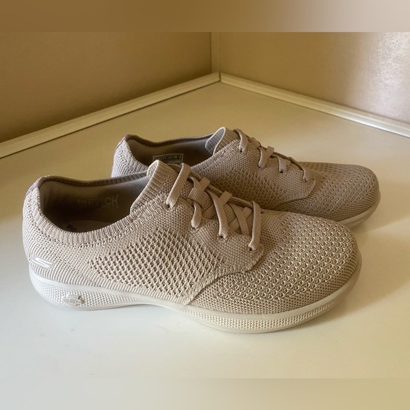 Women’s On the go Skechers Size 6 Taupe New - Picture 11 of 12